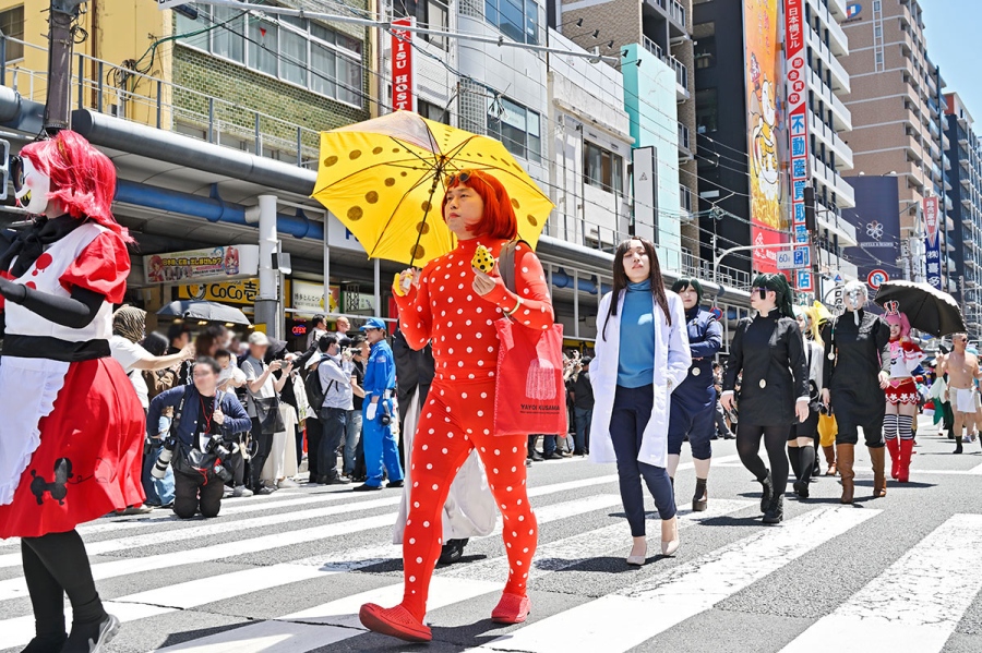 『日本橋ストリートフェスタ2026』のパレードの様子(5月17日12時頃/日本橋筋商店街)撮影/バンリ
