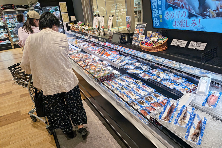 鮮魚コーナーのようす(阪急オアシス宝塚南口店にて)