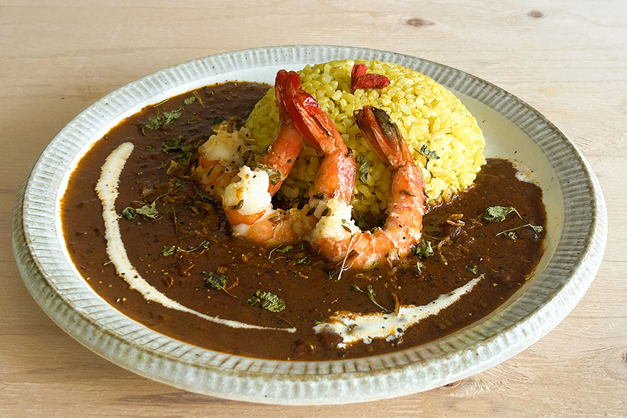 『器と暮らし市 in 万博記念公園 vol.4』で販売される「無農薬玄米カレーコブカフェ」の料理イメージ