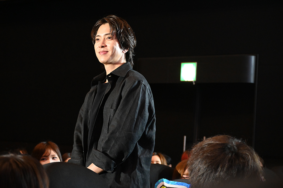 観客からの質問を聞く山下智久(5月26日・TOHOシネマズ梅田・Lmaga.jp撮影)