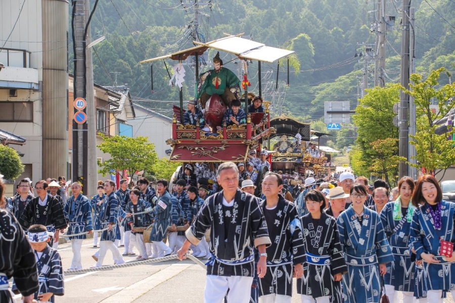 威風堂々。絢爛豪華な屋台“おしゃぎり”が旧城下町をめぐる