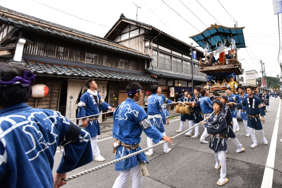 城下町の中心部にて。祭りの歴史は390年以上!