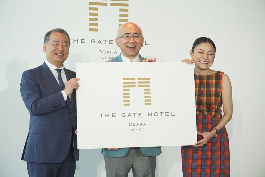 「ザ・ゲートホテル大阪」開業イベントの様子。写真左から、「ヒューリックホテルマネジメント」代表取締役社長・大町祐輔さん、「大阪観光局」理事長・溝畑宏さん、ストリートスタイルフォトグラファー/ジャーナリスト・シトウレイさん(6月11日撮影/Lmaga.jp)