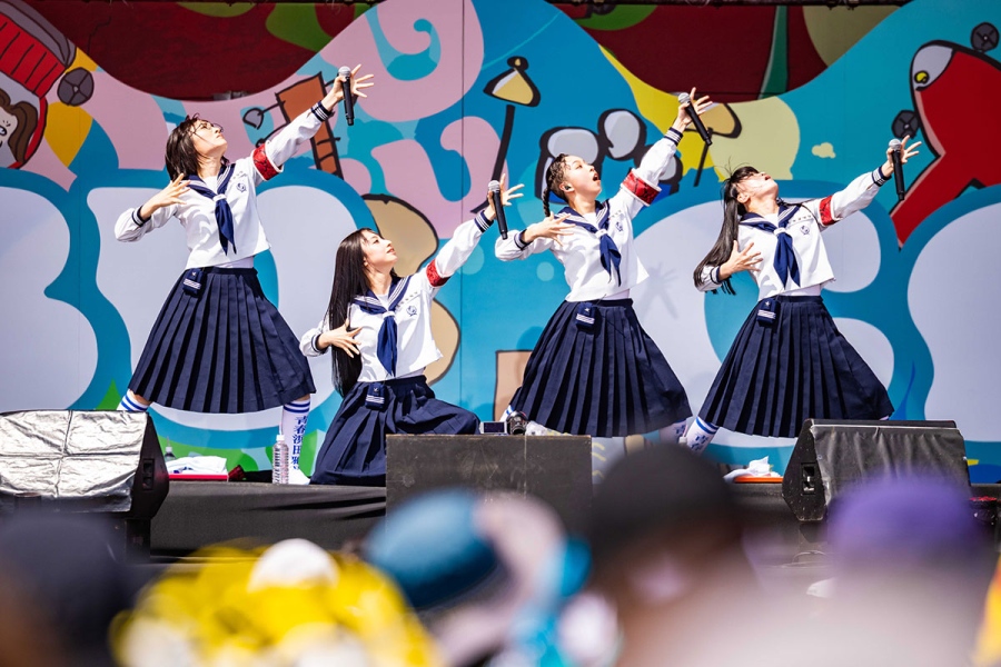 『ごぶごぶフェス2026』1日目に出演した新しい学校のリーダーズ 撮影:渡邉一生 (C)GOBU GOBU Festival