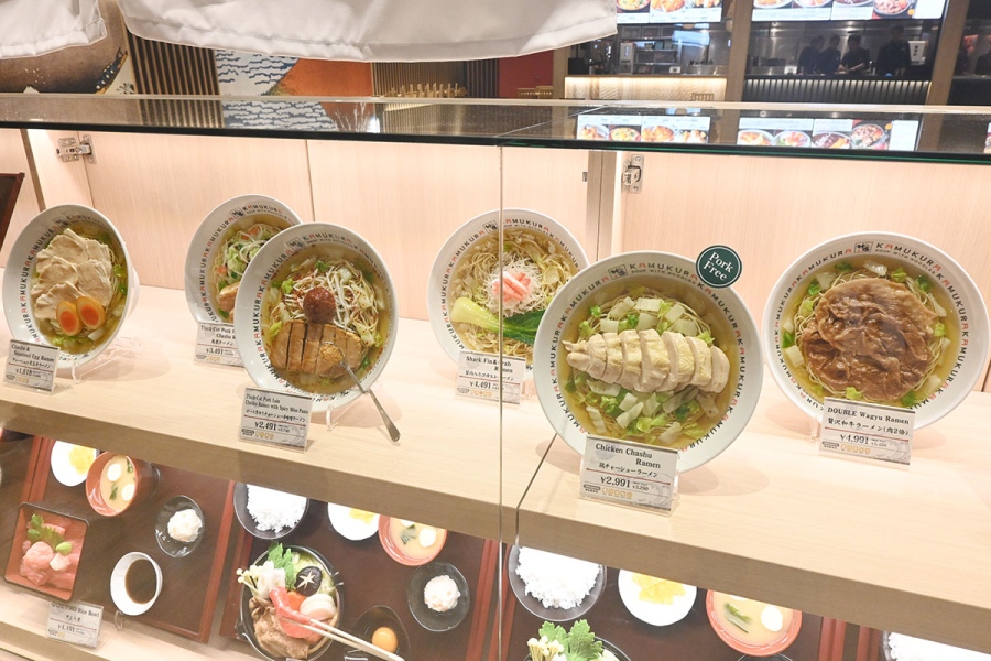 神座のラグジュアリーな新商品6品(5月29日撮影/関西国際空港第1ターミナル国際出国エリア)
