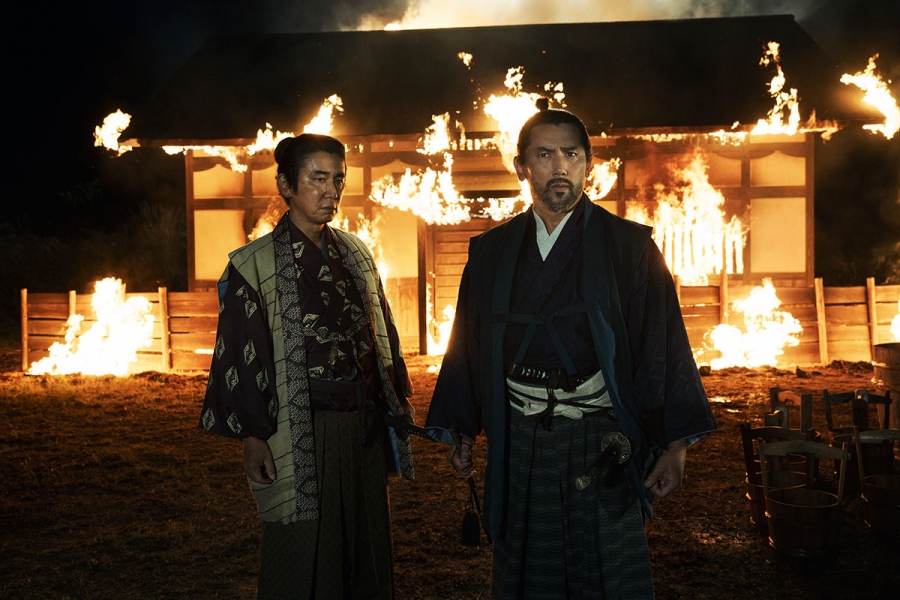 映画『黒牢城』より。荒木村重(本木雅弘)と秋岡四郎介(ユースケ・サンタマリア) ©2026 映画「黒牢城」製作委員会