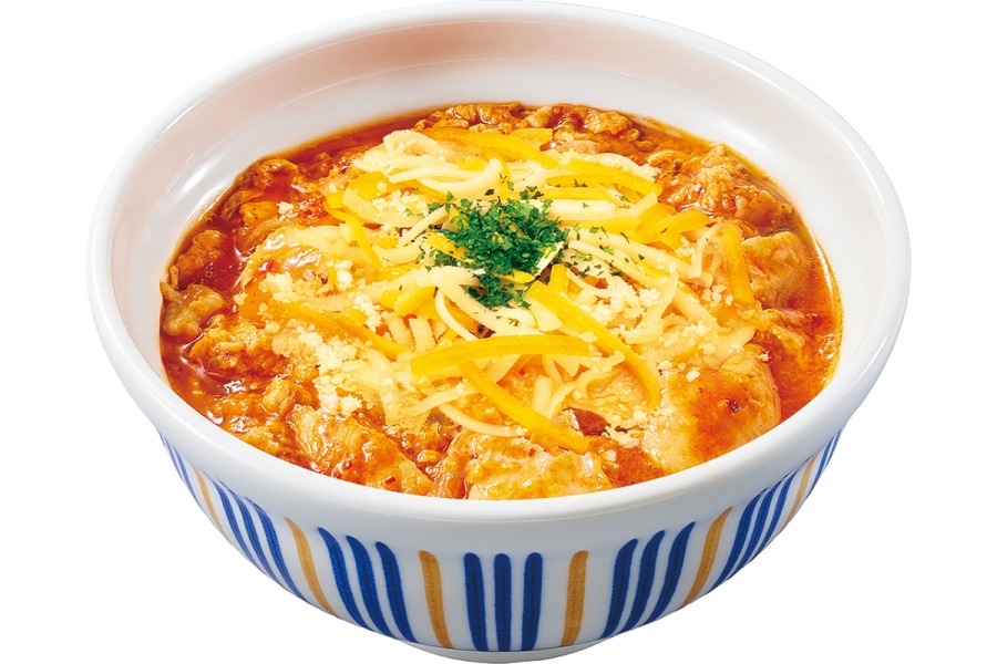 「なか卯」のチーズ赤の親子丼(並盛り780円)