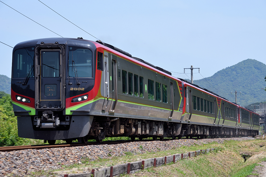 JR四国_3_南風 | Lmaga.jp 岡山駅〜高知駅を結ぶ特急「南風」2700系車両