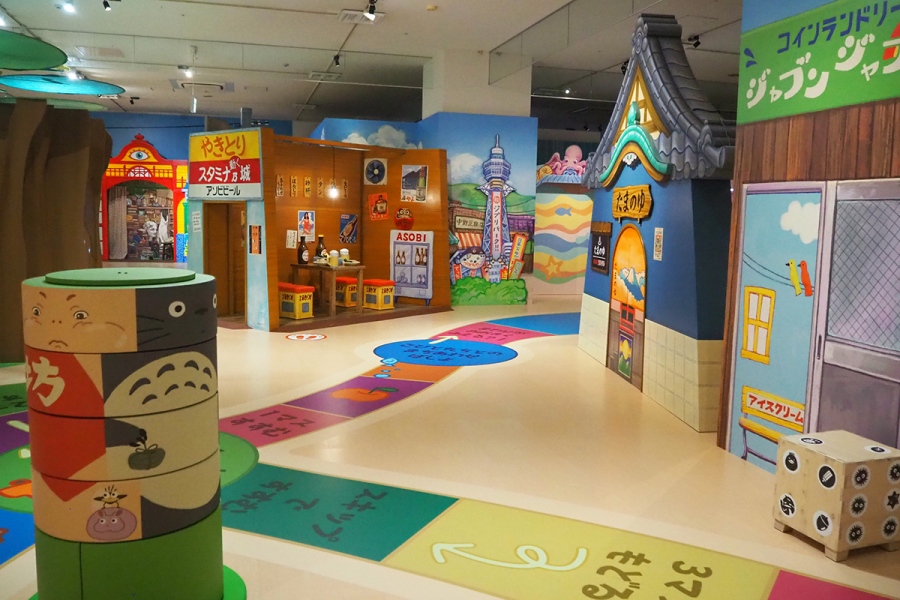Ghibli2026_0717_1 | Lmaga.jp 懐かしい雰囲気のお店や建物などをすごろく感覚で巡る「小さなジブリパーク」