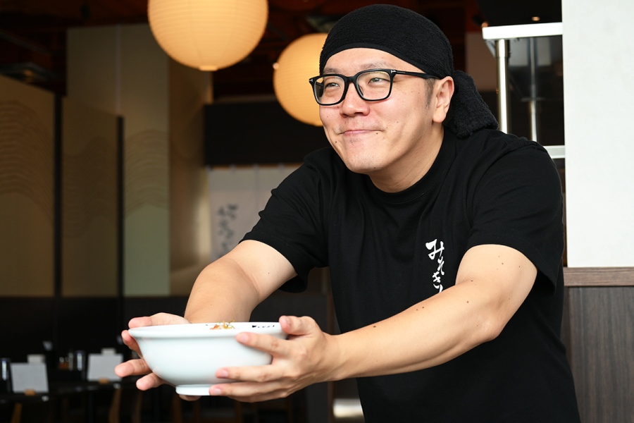 HIKAKIN2026_0731_13 | Lmaga.jp 「みそきん」オープン前イベントに登場したHIKAKIN(7月31日・天王寺/Lmaga.jp撮影)