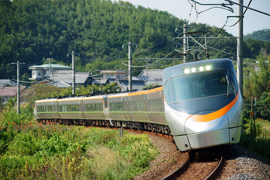 JR四国_2_しおかぜ | Lmaga.jp 岡山駅〜松山駅を結ぶ特急「しおかぜ」8000系車両
