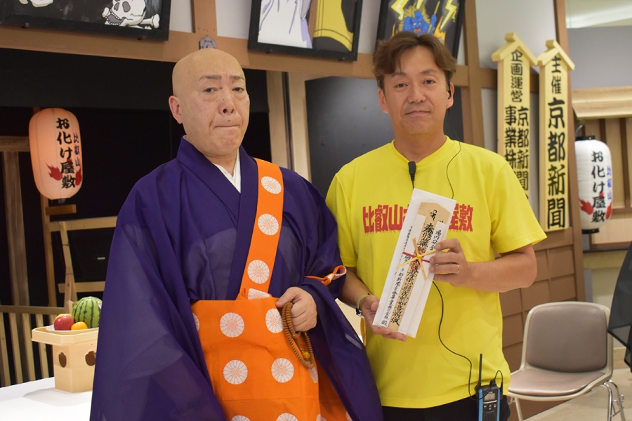 hiei2026_0718_5 | Lmaga.jp 左から延暦寺の今出川行戎さん、「京都舞台美術製作所」の衣川建二さん