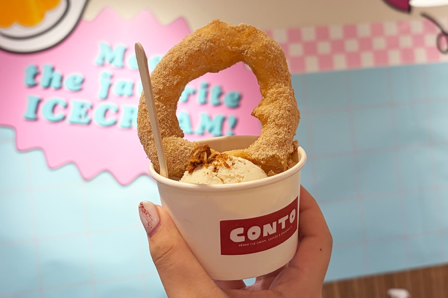 ice2026_0722_6 | Lmaga.jp 京都のカフェ「CONTE」も出店。揚げたてがうれしいチュニジアのドーナツ「バンバローニ」をトッピング
