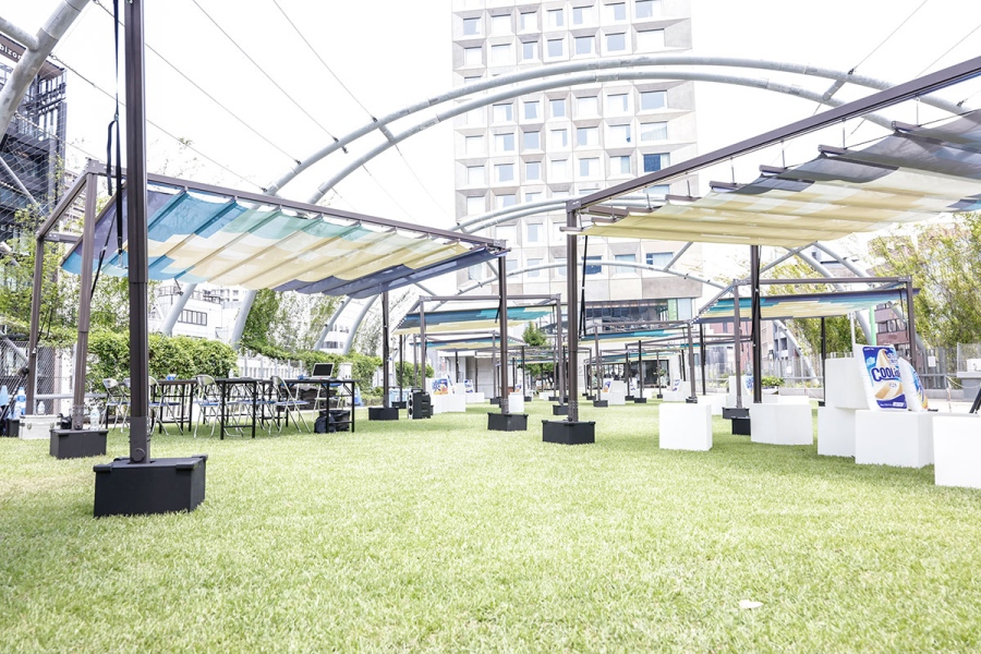 lotteice_202707_4 | Lmaga.jp 「MIYASHITA PARK」(東京都渋谷区)で7月23日から設置されている「クールシェルター」の様子