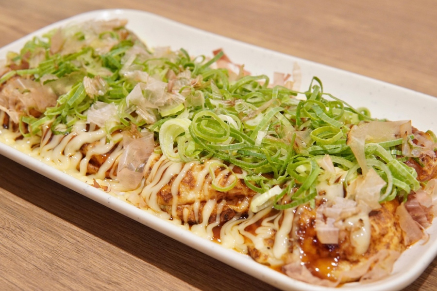 スナックパークに登場する「ふじたま」のねぎまみれたこ焼き (8個入630円)