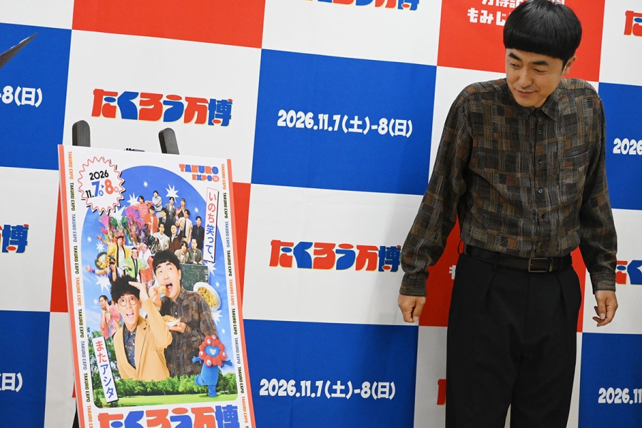 『たくろう万博』の会見にて、「実現してしまった…」と驚く赤木(7月3日・大阪市内)