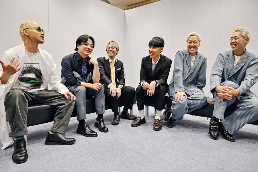 配信などでお馴染み、「よしもと漫才劇場」の楽屋で思い出について語る3組