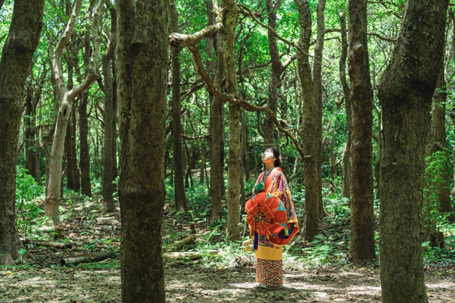 Okinawa_sei | Lmaga.jp 伝統的な琉球衣装で記念日撮影をしたいというリクエストも多いそう(画像提供:櫻井 健)