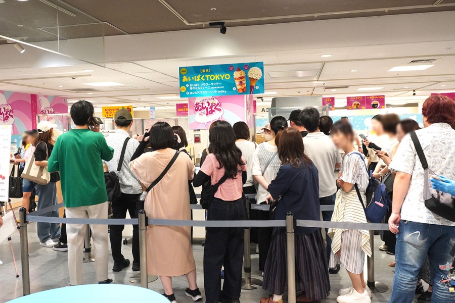 aipakuharukasu20260805_7 | Lmaga.jp 『アイスクリーム万博 あいぱくin あべのハルカス』初日の様子。「あいぱくTOKYO」にも開店直後から多くの人が集まった(8月5日撮影)
