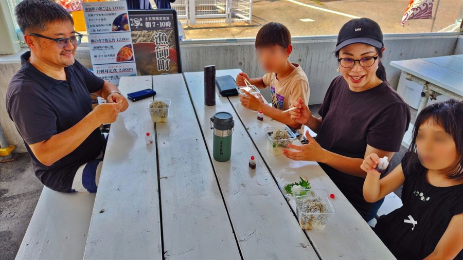 awaji_shirasu_1 | Lmaga.jp シラス丼に舌鼓を打つ芦屋市から参加のご家族