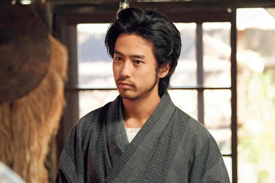 blossomcast_202608_3 | Lmaga.jp 連続テレビ小説『ブラッサム』梶矢基一郎役・佐藤緋美 (C)NHK