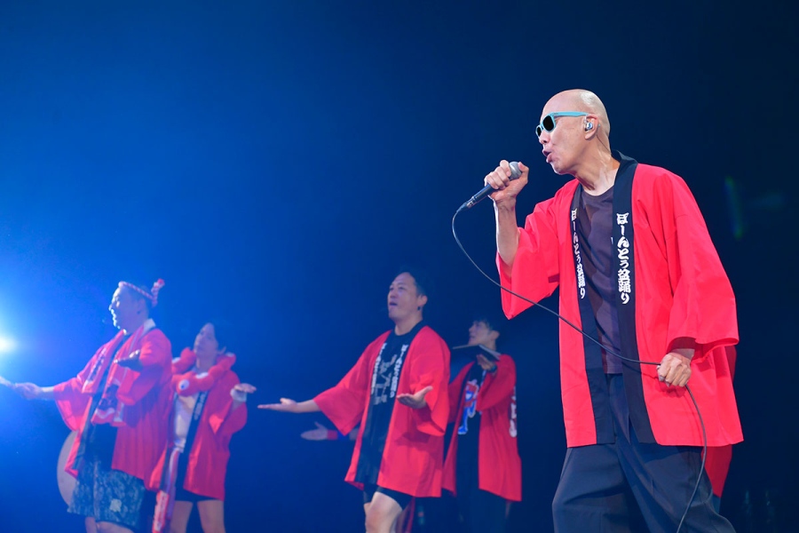 borntobonodori0815_morai6 | Lmaga.jp 『ぼーんとぅ盆踊り2026夏』にて、サンプラザ中野くんの歌に会わせて踊る神4たち(8月15日・大阪市此花区)