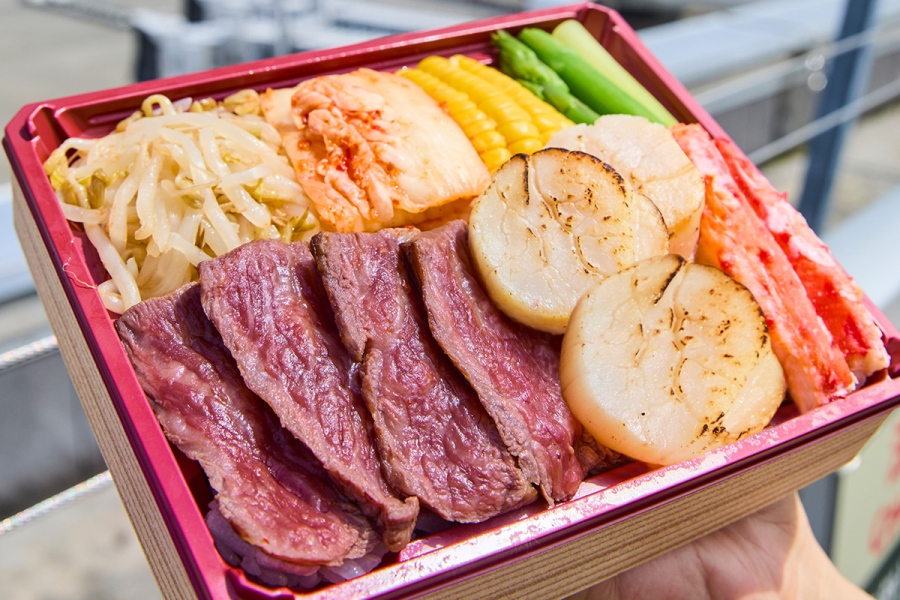 hokaidou2026_0821_2 | Lmaga.jp 『秋の北海道物産大会』に登場する「道産和牛専門店 牛美道」の弁当イメージ※前半9月22日~28日まで