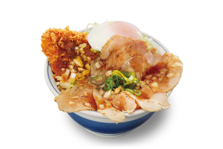 katsuyapoku20260817_3 | Lmaga.jp かつや「ローストポークとロースカツの合い盛り丼」は「温たま」トッピングもおすすめ。価格は1089円〜