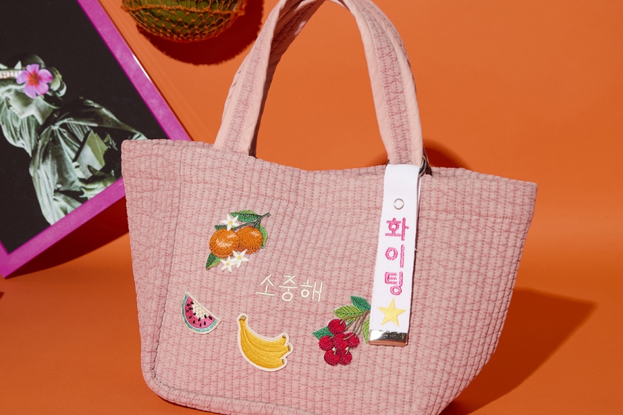 kawaii2026_0828_4 | Lmaga.jp 『世界のかわいいもの展』にヌビバッグブランド「ANYWEAR」が初登場。「ANYWEAR」ヌビバッグ+タグチャーム(1万1330円)※写真の組み合わせの場合