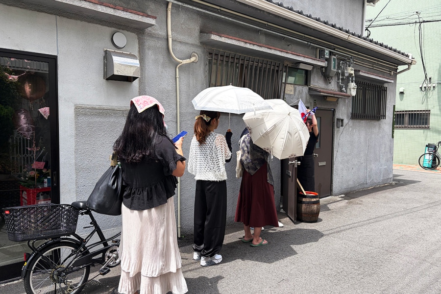 koorinokumo2026_0814_10 | Lmaga.jp 「氷ノ雲」店前にはオープン前から列が…(Lmaga.jp撮影)