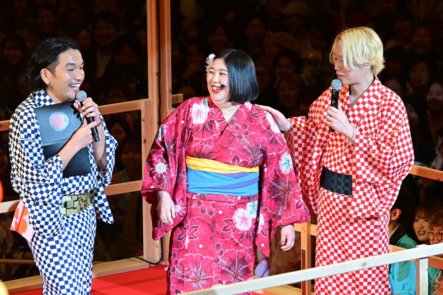 mitorizubonodori26_20 | Lmaga.jp 『見取り図盆踊り2026』にて。紅しょうが・熊元プロレス。登場時はつかみの「女子~!」で会場を沸かせた(8月21日・大阪市内)