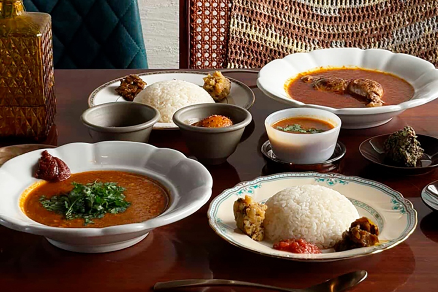 spaicecurry2026_0818_3 | Lmaga.jp 「カレークラブ」のココナッツポタージュ×キーマのあいがけカレー(1728円)。8月21日&22日出店