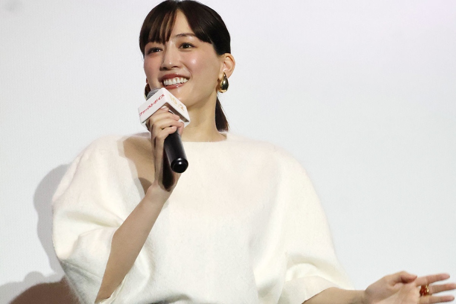 firstvoice_ayaseharuka7 | Lmaga.jp 映画『ファーストボイス』の舞台挨拶に登場した綾瀬はるか(9月23日・大阪ステーションシティシネマ)