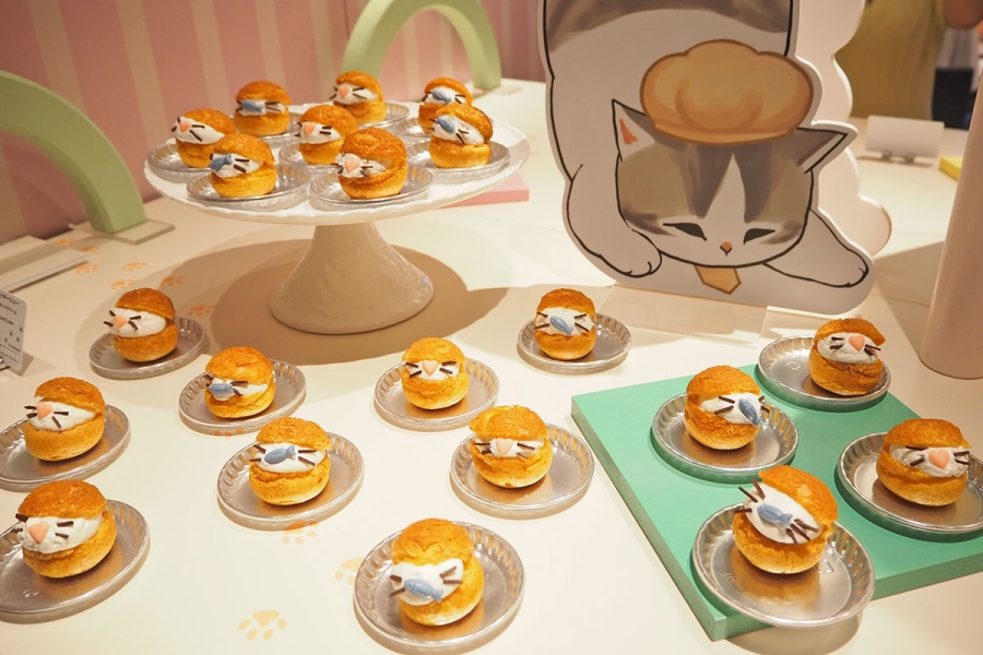 hiltonosaka_mofusand_202609_8 | Lmaga.jp 猫ヒゲのデザインがかわいい「シェフにゃんのクッキーシュー」(9月3日撮影/Lmaga.jp)