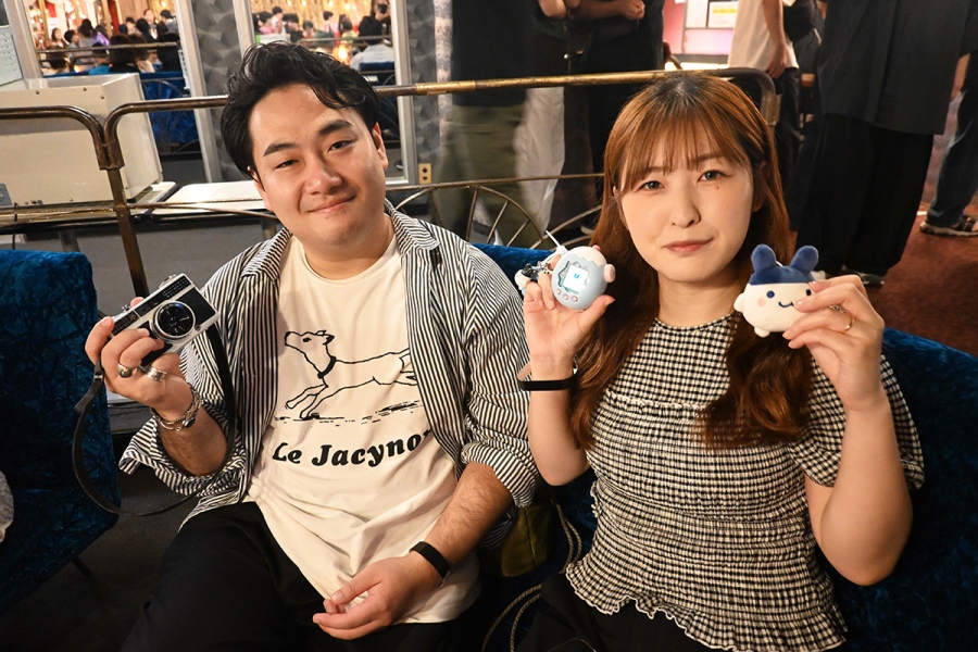 juso2026_0907_10 | Lmaga.jp 『うるせい本屋』に一緒に来ていた男女はたまごっち&カメラ好き(Lmaga.jp撮影)