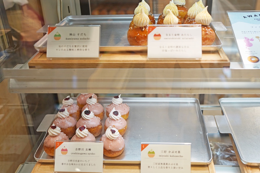 kintetsuvermer_202609_6 | Lmaga.jp 「あべのハルカス近鉄本店」ウイング館地下2階〈あがるドーナツ〉の「DONUTS A WA MODE」(4個入り・1520円)(9月23日撮影/Lmaga.jp)
