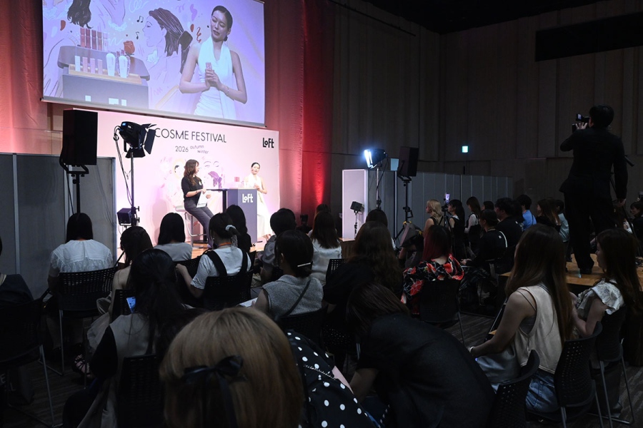 loftcosmefestival26aw_nagomi7 | Lmaga.jp 『ロフト コスメフェスティバル 2026 AW』にて、立ち見の人も現れるなど大勢の観客が集まった(9月7日/大阪市内)