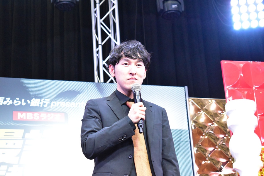 mandanou_miyashita3 | Lmaga.jp 『関西みらい銀行 presents MBSラジオ漫談王決定戦2026』で初代王者となった宮下兼史鷹(9月19日・大阪市内)