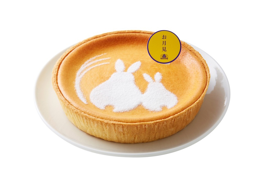 morozoffotsukimi20260918_1 | Lmaga.jp モロゾフ「お月見デンマーククリームチーズケーキ」(1512円/直径約170mm(容器含む))