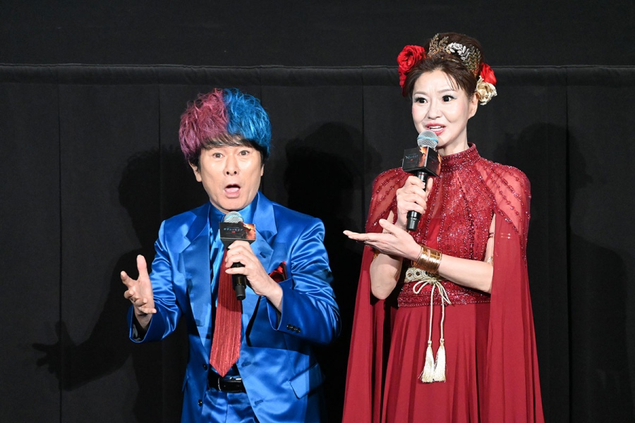 odessey_osaka0914_3 | Lmaga.jp 映画『オデュッセイア』公開記念舞台挨拶 in 大阪にて、「なにわのマット・デイモン」と名乗るかつみ(9月14日・大阪市内)