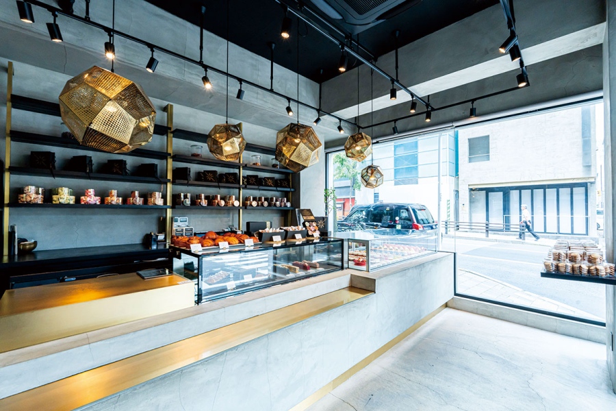 omo3akasaka_libertable2 | Lmaga.jp 「リベルターブル」店内