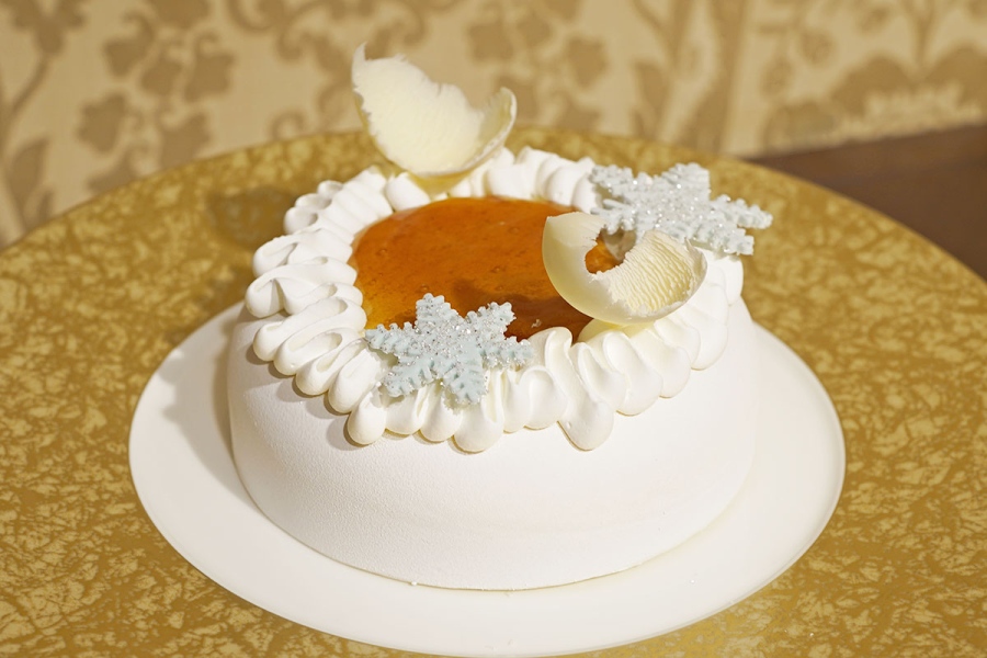 ritzcarltonxmascake_202609_9 | Lmaga.jp 「ウィンター アンバー」9500円/直径約15センチ(9月15日撮影/Lmaga.jp)