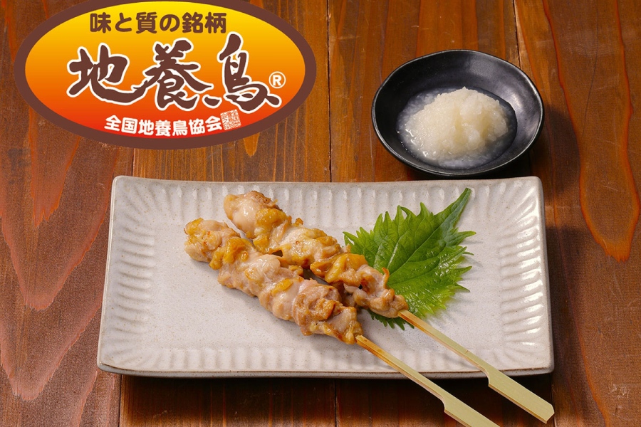 torikizoki_10menu2 | Lmaga.jp 徳島県産・香川県産の「地養鳥」のもも肉をジューシーに焼き上げ、風味豊かな白だしを効かせた大根おろしを添えた「地養鳥の串焼~だしおろし~」※串焼と唐揚の2つの商品を合わせて販売予定数約35万食