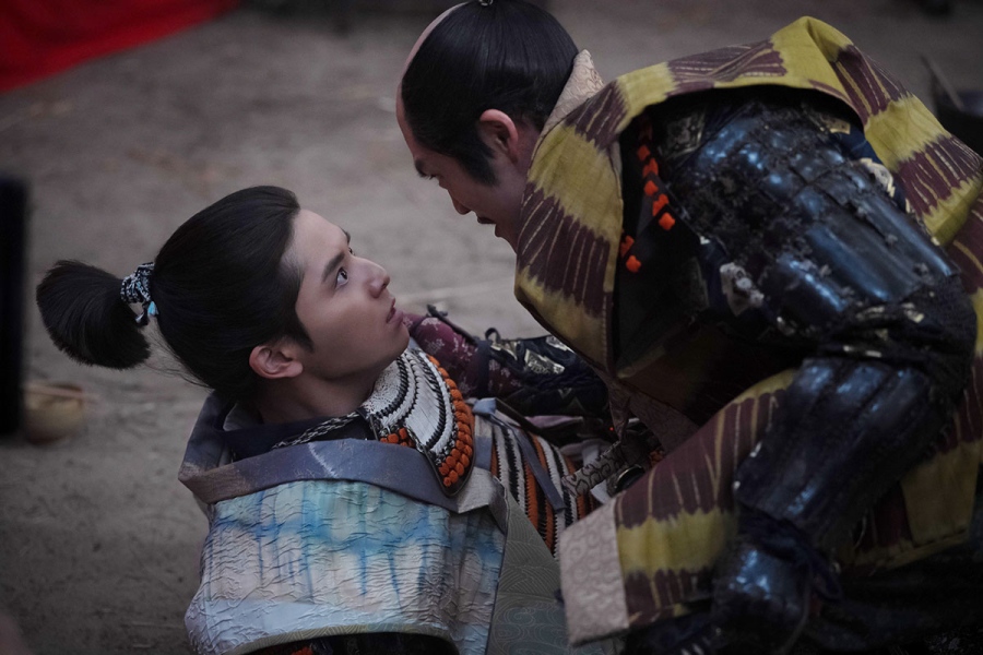 toyotomikyodai35_hurikaeri_1 | Lmaga.jp 『豊臣兄弟!』第35回より。(C)NHK