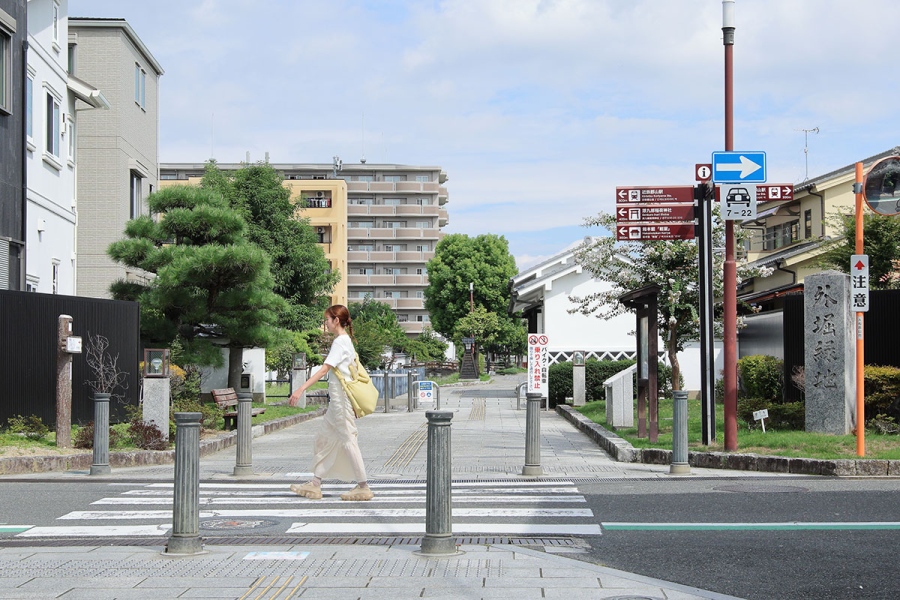 yamatokoriyama_202609_13 | Lmaga.jp 「外堀緑地」を横切って、次のスポットへ