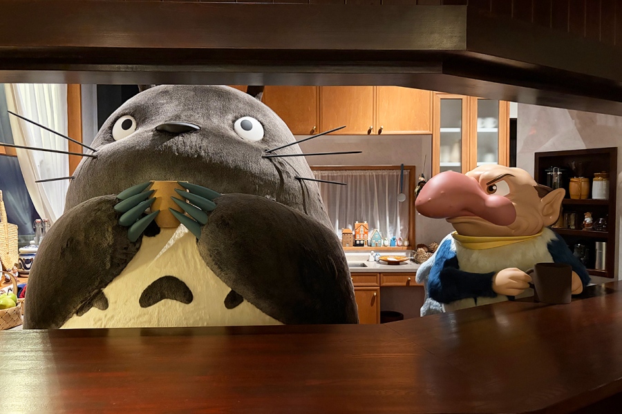Ghibli2026_1005_10 | Lmaga.jp トトロと青サギが出迎える「お茶をどうぞ」(Lmaga.jp撮影)
