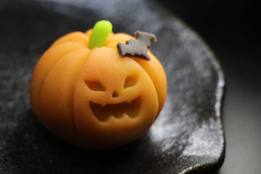 cho-seido_halloween2 | Lmaga.jp 「御菓子司 長盛堂」のねりきり製ジャックオーランタン(400円)