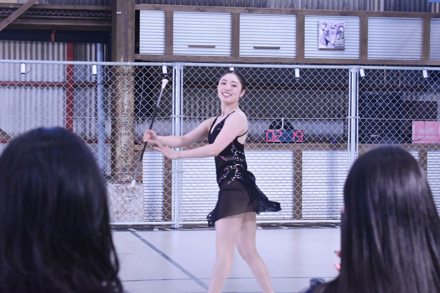 cirque_audition1009_2 | Lmaga.jp 審査員の前でパフォーマンスをおこなう参加者(10月9日/大阪市内)