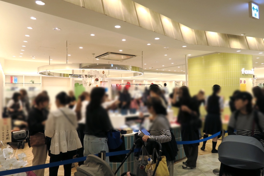 familiarharukasu20261006_9 | Lmaga.jp 「あべのハルカス近鉄本店 ファミリアショップ」リニューアルオープン初日の様子(10月2日/Lmaga.jp撮影)