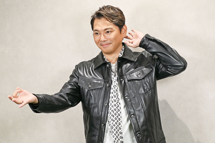 imaitsubasa_202610_5 | Lmaga.jp タッキー&翼『Venus』の振付のポーズを決める今井翼(10月5日撮影/Lmaga.jp撮影)